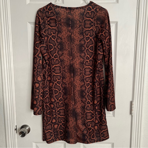 Prettylittlething | Snake Print Button Down Shift Dress 8 - Picture 4 of 10